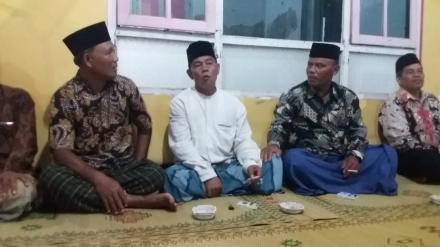 Pamong dan Staff Desa Trirenggo Jagong Bayi di Dusun Pepe