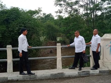 Kecamatan Bantul dan Pemerintah Desa Trirenggo Survei Lokasi Longsor Akibat Banjir 