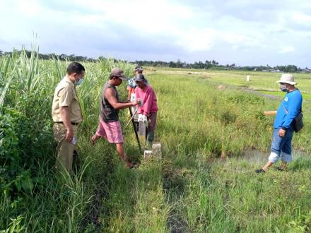 Pemasangan Patok Batas Tanah Kas Desa Desa Trirenggo Dan Desa Sumbermulyo